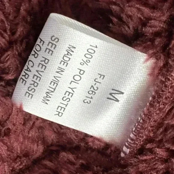 🆕Zenana Burgundy Fuzzy Pocket Hooded Vest M🆕 - Picture 6 of 7